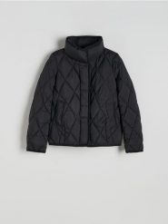 Pikowana kurtka z kołnierzem - czarny. Czarne kurtki damskie Reserved, l, bez wzorów, z tkaniny, bez kaptura. W wyprzedaży za 119.99 zł.