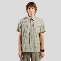 Koszula turystyczna męska Odlo Essential S/S Print Shirt S/S. Białe koszule męskie Odlo, m, bez wzorów, sportowe, bez kołnierzyka, bez ramiączek. Za 255.99 zł.