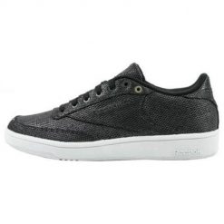 Buty do chodzenia damskie Reebok Club C 85. Białe obuwie sportowe damskie Reebok, bez wzorów, z kauczuku, trekkingowe, Reebok Club. Za 374.00 zł.