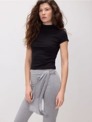 Bluzka w groszki - czarny. Czarne bluzki damskie Reserved, l, bez wzorów, z bawełny, bez kołnierzyka, bez ramiączek. Za 45.99 zł.