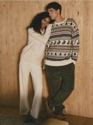 Polarowe spodnie regular - oliwkowy. Zielone spodnie materiałowe męskie Reserved, l, bez wzorów, z dzianiny. Za 129.99 zł.