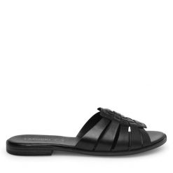 Klapki Lasocki. Czarne klapki damskie Lasocki, bez wzorów, bez obcasa. Za 97.99 zł.