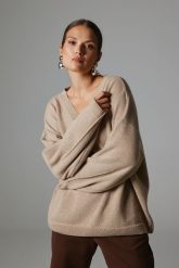 WEŁNIANY SWETER SANTE BEŻOWY One size - Flawless. Brązowe swetry damskie Flawless, bez wzorów, z dzianiny, eleganckie, bez kołnierzyka, bez ramiączek, bez kaptura. Za 799.00 zł.