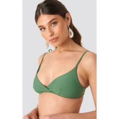 NA-KD Swimwear Overlap Triangle Bikini Top - Green. Bikini damskie marki NA-KD Swimwear. Za 60.95 zł.