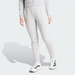 Spodnie dresowe Entrada26. Szare spodnie dresowe damskie Adidas, l, z aplikacjami, z bawełny. Za 131.99 zł.