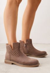 Jasnobrązowe Płaskie Botki Sztyblety z Ażurowym Wzorem ze Skórzaną Wkładką Terisina. Brązowe botki damskie Born2be, eleganckie, bez obcasa, na płaskiej podeszwie, bez zapięcia. Za 169.99 zł.