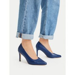 Szpilki Lasocki. Niebieskie szpilki damskie Lasocki, bez wzorów, bez obcasa, bez zapięcia. Za 249.99 zł.