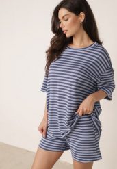 Niebieski Letni Komplet Oversize z Wiskozy w Paski T-Shirt i Szorty Agathona. Niebieskie szorty damskie Born2be, na lato, bez wzorów, z wiskozy, wakacyjne. Za 169.99 zł.