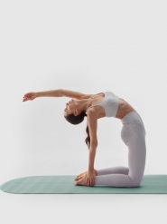 4F Legginsy do jogi z wysokim stanem damskie - szare XS. Szare legginsy damskie 4f, s, bez wzorów, z dzianiny, z podwyższonym stanem, na fitness i siłownię. W wyprzedaży za 79.99 zł.
