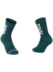 Skarpety rowerowe NORTHWAVE Extreme Air Mid Sock zielony. Zielone skarpety męskie Northwave, w ażurowe wzory, z dzianiny. Za 69.00 zł.