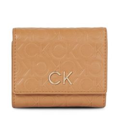 Portfel Calvin Klein. Brązowe portfele damskie Calvin Klein, bez wzorów. Za 379.99 zł.