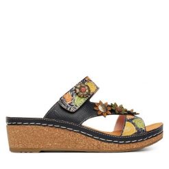 Klapki Laura Vita. Czarne klapki damskie Laura Vita, bez wzorów, bez obcasa. Za 429.99 zł.