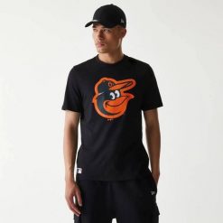 T-Shirt MLB Baltimore Orioles New Era Noir. Czarne t-shirty męskie New Era, na lato, m, bez wzorów, z bawełny, eleganckie, bez kołnierzyka. Za 126.50 zł.