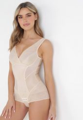 Beżowe Modelujące Body z Kopertowym Dekoltem Yatis. Brązowe bielizna wyszczuplająca Born2be, xxl, bez wzorów, z koronki. Za 74.99 zł.