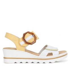 Sandały Rieker. Białe sandały damskie Rieker, bez wzorów, bez obcasa, na koturnie, bez zapięcia. Za 299.99 zł.