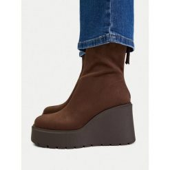 Botki DeeZee. Brązowe botki damskie DeeZee, bez obcasa, na koturnie, bez zapięcia. Za 199.99 zł.