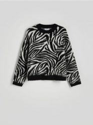 Sweter w zwierzęcy wzór - wielobarwny. Swetry damskie Reserved, l, bez wzorów, z dzianiny, bez kołnierzyka, bez ramiączek, bez kaptura. W wyprzedaży za 79.99 zł.