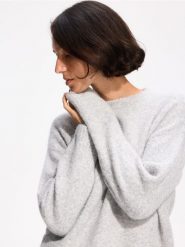 Sweter z domieszką wełny - jasnoszary. Szare swetry damskie Reserved, l, bez wzorów, z dzianiny, bez kołnierzyka, bez ramiączek, bez kaptura. Za 149.99 zł.