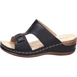 Czarne klapki, buty damskie SABATINA 14401. Czarne klapki damskie Sabatina, bez wzorów, eleganckie, bez obcasa, na obcasie. W wyprzedaży za 79.00 zł.
