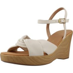 Sandały UNISA RAMIRO NTO Biały. Białe obuwie sportowe damskie Unisa, bez wzorów, ze skóry, trekkingowe. Za 354.99 zł.