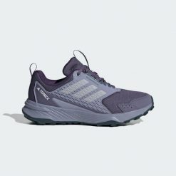 Buty Tracefinder Trail Running. Fioletowe obuwie sportowe damskie Adidas, bez wzorów, do biegania. Za 299.00 zł.