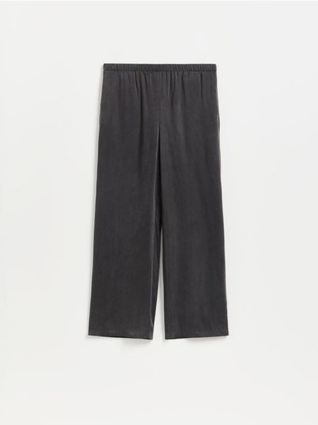 Spodnie z cupro - szary. Szare spodnie materiałowe damskie Reserved, l, bez wzorów, z tkaniny. Za 159.99 zł.