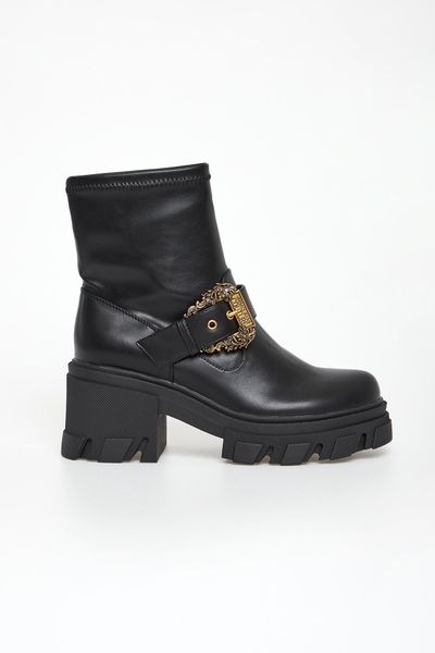 Trapery damskie VERSACE JEANS COUTURE. Śniegowce i trapery damskie Versace Jeans Couture, z jeansu. W wyprzedaży za 688.35 zł.