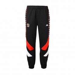 Spodnie dresowe OGC Nice Fevyc. Czarne spodnie sportowe męskie Kappa, bez wzorów, z dresówki, do piłki nożnej. Za 389.50 zł.