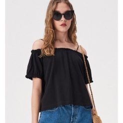 Bluzka na ramiączkach - Czarny. Czarne bluzki damskie marki Sinsay, bez wzorów, bez kołnierzyka, bez ramiączek. Za 24.99 zł.