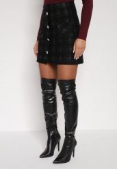 Czarna Spódnica z Wiskozą Zdobiona Guzikami i Metaliczną Nicią Sewsela. Czarne spódnice damskie Born2be, m, z aplikacjami, z wiskozy, eleganckie, mini, dopasowane. Za 99.99 zł.