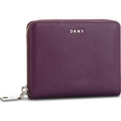 Duży Portfel Damski DKNY - Sm Zip Around R831A656 Brinjal B7J. Portfele damskie marki DKNY. W wyprzedaży za 339.00 zł.