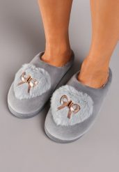 Szare Płaskie Kapcie Ozdobione Metalową Kokardą Leremira. Szare kapcie damskie Born2be, bez wzorów. Za 29.99 zł.