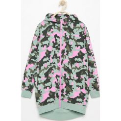 Długa bluza z kapturem - Khaki. Bluzy dla chłopców marki Reserved. W wyprzedaży za 39.99 zł.