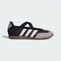Buty Barreda Mary Jane. Białe obuwie sportowe damskie Adidas, bez wzorów. Za 279.00 zł.
