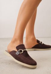 Brązowe Klapki Mule Ozdobione Klamrą Peromela. Brązowe klapki damskie Renee, bez wzorów, z dzianiny, eleganckie, bez obcasa, na płaskiej podeszwie. Za 89.99 zł.