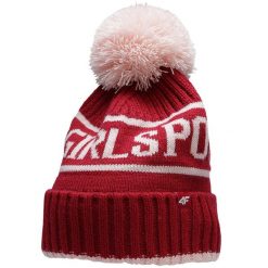 Czapka dziewczęca 4F HJZ22 z pomponem, czerwona. Czerwone buty zimowe dziewczęce 4f, bez wzorów, z materiału, bez zapięcia. Za 36.99 zł.