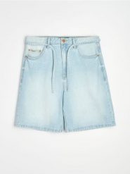 Bawełniane szorty jeansowe baggy - niebieski. Niebieskie szorty męskie Sinsay, bez wzorów, z bawełny. Za 69.99 zł.