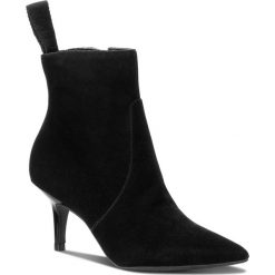 Botki GUESS - FLDD24 SUE09 BLACK. Kozaki damskie Guess. W wyprzedaży za 409.00 zł.