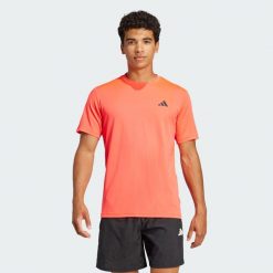 Train Essentials Training Tee. Czarne buty sportowe męskie Adidas, z materiału, bez zapięcia, na fitness i siłownię. Za 139.00 zł.