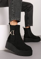 Czarne Botki Sztyblety na Grubej Podeszwie z Metaliczną Aplikacją Vlisandra. Czarne botki damskie Born2be, z jeansu, eleganckie, bez obcasa, na koturnie, bez zapięcia. Za 159.99 zł.