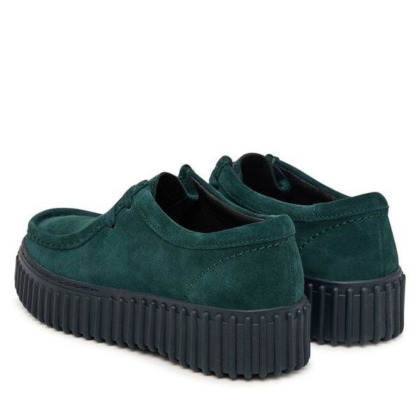 Półbuty Clarks. Zielone półbuty damskie Clarks, bez wzorów, bez obcasa, na płaskiej podeszwie, bez zapięcia. Za 479.99 zł.