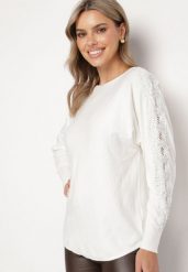 Biały Sweter z Wiskozą Ozdobiony Cyrkoniami na Rękawach Reninna. Białe swetry damskie Born2be, m, z aplikacjami, z jeansu, eleganckie, bez kołnierzyka, bez ramiączek, długie, bez kaptura. Za 89.99 zł.