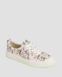 Tenisówki damskie Cariuma OCA Low Canvas Pale Lilac Parrot Print. Czerwone trampki i tenisówki damskie CARIUMA, bez wzorów, z gumy, klasyczne, bez zapięcia. Za 325.95 zł.