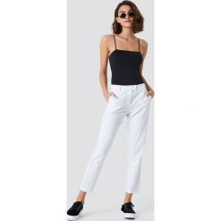 NA-KD Classic Lniane spodnie - White. Spodnie materiałowe damskie marki NA-KD Classic. W wyprzedaży za 90.97 zł.