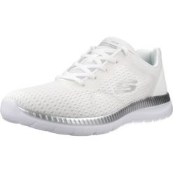 Buty SKECHERS BOUNTIFUL-QUICK PATH Biały. Białe obuwie sportowe damskie Skechers, trekkingowe. Za 259.99 zł.