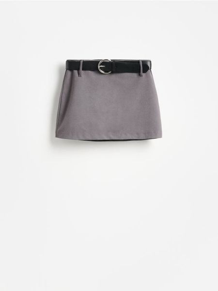 Spódnica mini z paskiem - szary. Szare spódnice damskie Reserved, l, bez wzorów, z tkaniny, mini, proste. Za 119.99 zł.