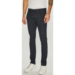 Guess Jeans - Spodnie Daniel. Spodnie materiałowe męskie marki Guess Jeans. W wyprzedaży za 329.90 zł.