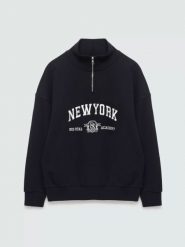 Bluza chłopięca ze stójką czarna trever 906. Czarne bluzy dla chłopców Big Star, bez wzorów, z dzianiny, bez ramiączek, bez kaptura. Za 119.99 zł.