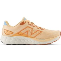 Buty damskie New Balance Fresh Foam 680 v8 W680CL8 – pomarańczowe. Brązowe obuwie sportowe damskie New Balance, bez wzorów, z materiału, do biegania. Za 249.99 zł.