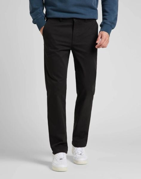 MESKIE SPODNIE MATERIAŁOWE LEE REGULAR CHINO BLACK 112322422. Czarne spodnie materiałowe męskie Lee, l, bez wzorów, z materiału. Za 219.99 zł.